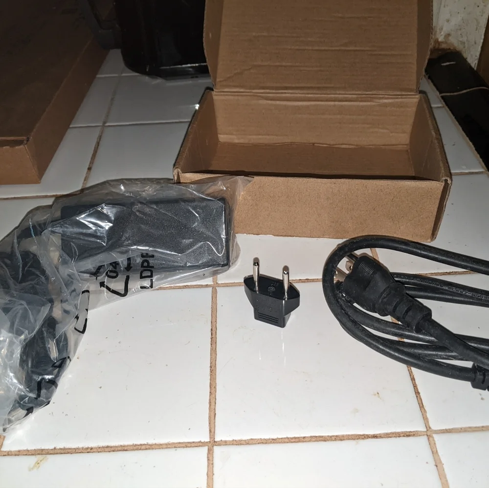 NIB LAPTOP POWER SUPPLY WITH EU ADAPTER